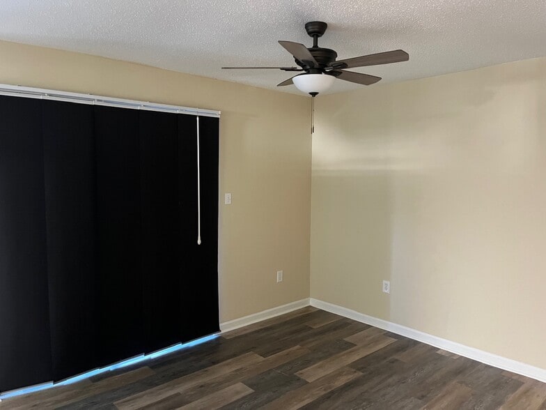 Building Photo - 929 Greystone Dr
