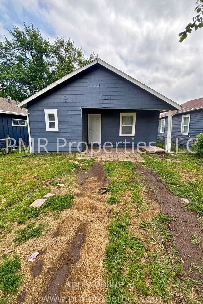Building Photo - 2 Bedrooms / 1 Bathroom House