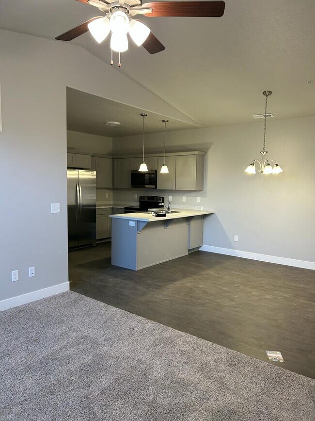 Building Photo - 938 W Coral Charm Way