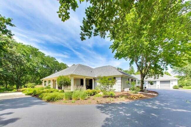 Building Photo - 38W064 Tanglewood Dr