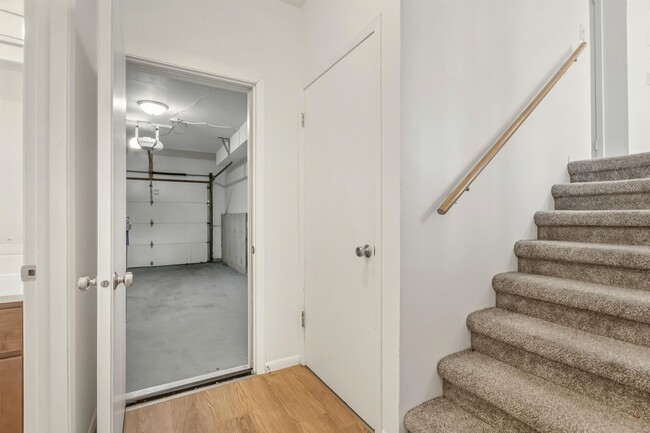 Building Photo - 1302 N Gammon Rd