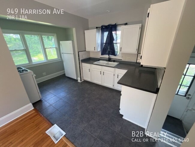 Building Photo - 949 Harrison Ave