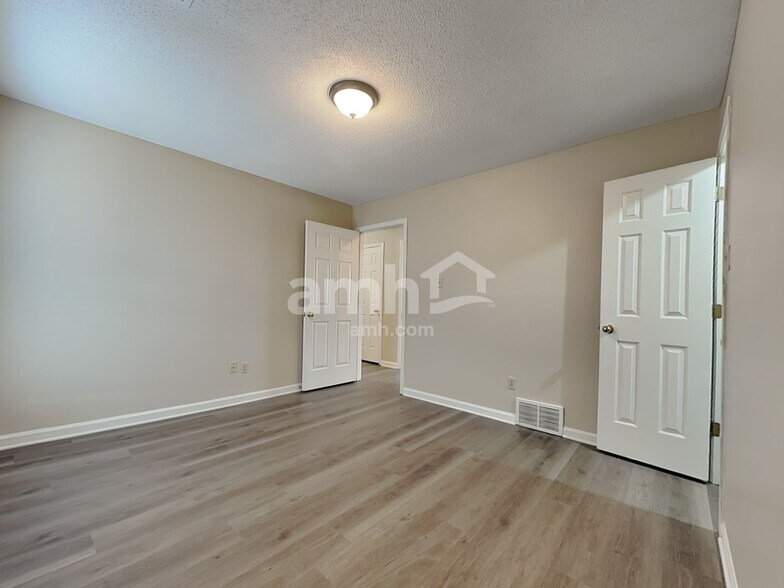 Building Photo - 7562 Sandy Brook Cv