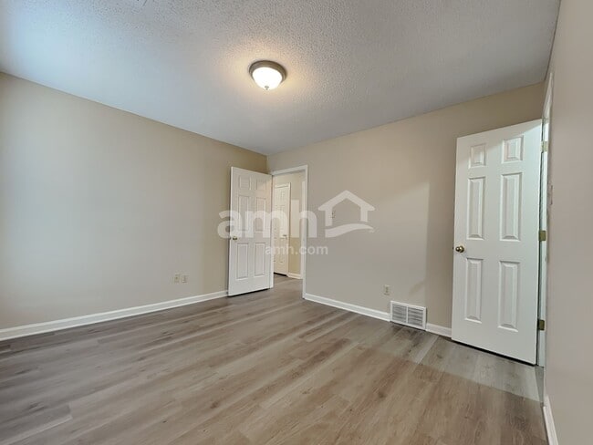 Building Photo - 7562 Sandy Brook Cv