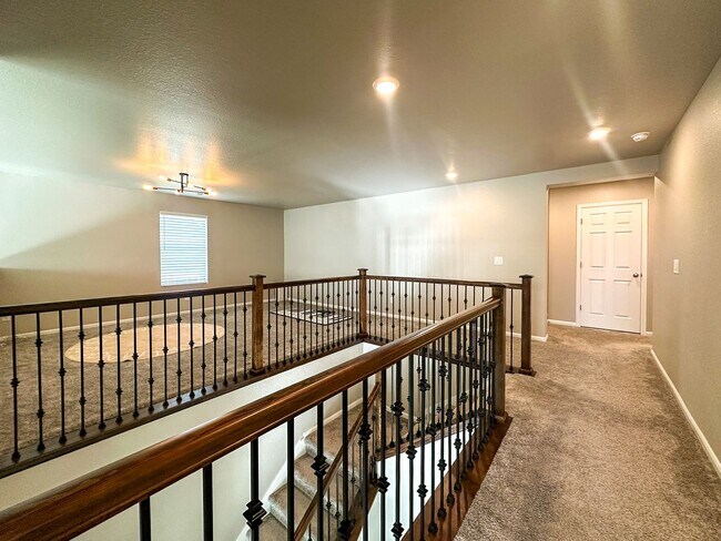 Building Photo - Almost Brand New Meadowlark 4bd 3.5ba home