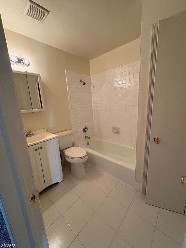 Building Photo - 181 Long Hill Rd