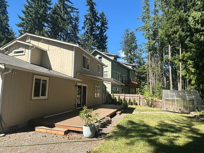 Building Photo - 18524 Woodside Dr SE