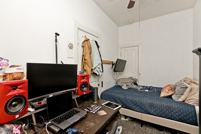 Building Photo - 1541 W Barry Ave