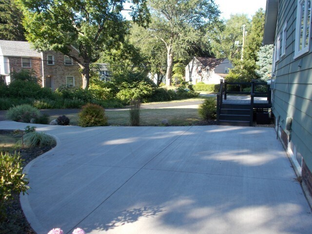 Building Photo - 653 Winona Blvd