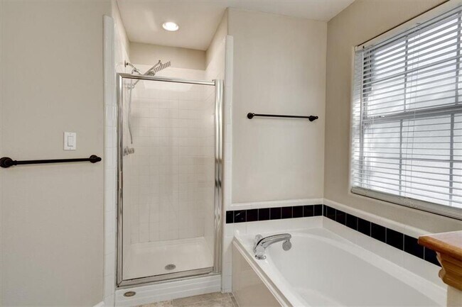 Building Photo - 21415 Boggy Ford Rd