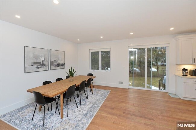 Building Photo - 65 Franklin St