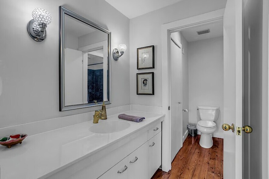 Building Photo - 121 S Main St