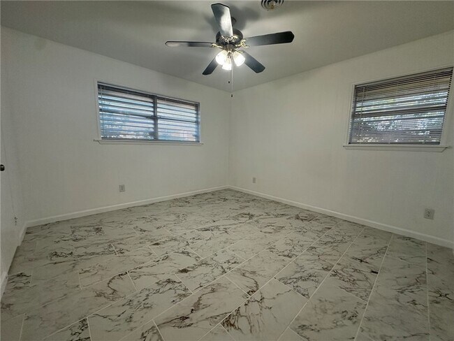 Building Photo - 136 Daniel Moore Ave