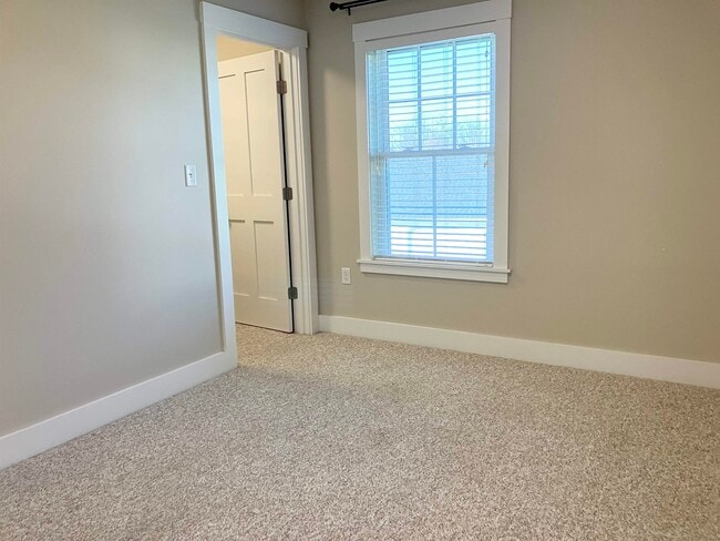 Building Photo - 26 N Main St