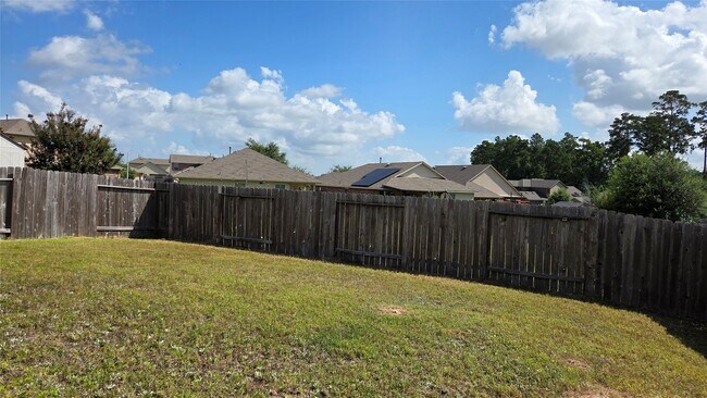 Building Photo - 14097 Lake Cres Dr