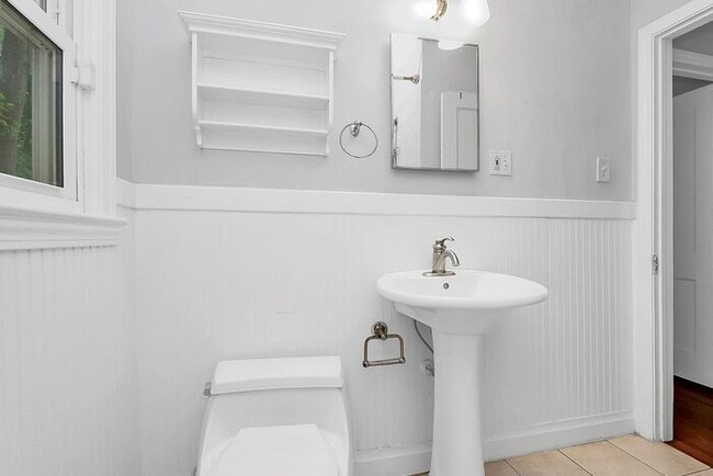 Building Photo - Charming 2BD/1BA Bungalow in Bradley Hills!