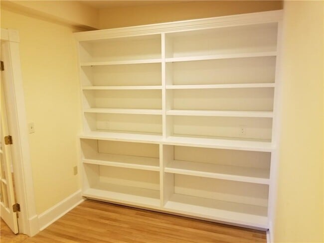 Building Photo - 16 Clearview Ave