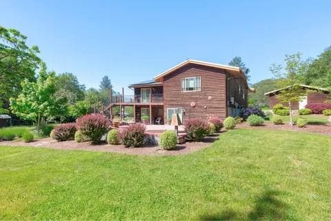 Building Photo - 498 NW Scenic Dr