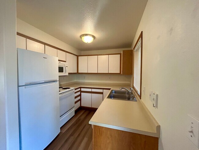 Building Photo - 4241 Wintergreen Ln