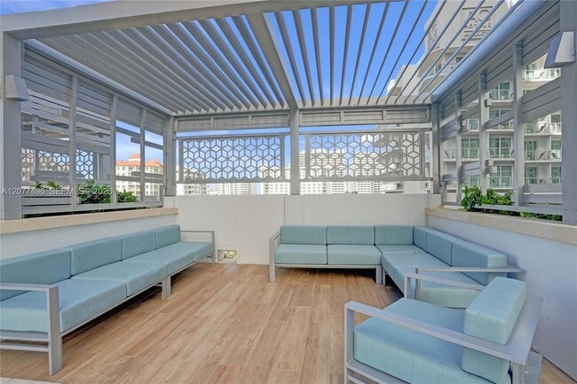 Building Photo - 153 N Seabreeze Blvd