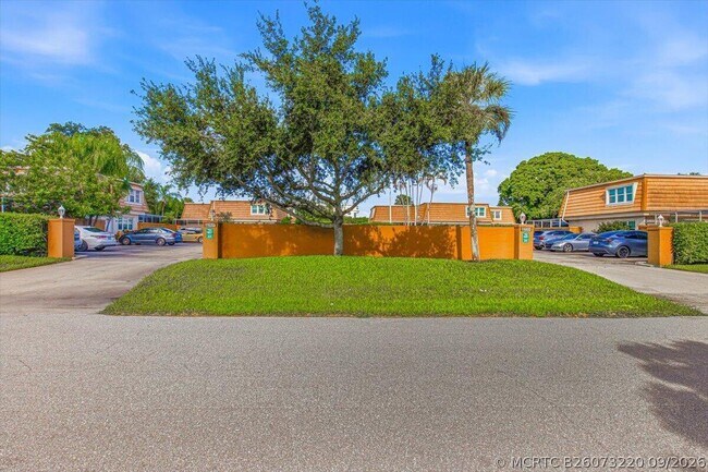 Building Photo - 11635 Ficus St