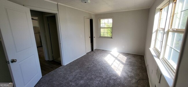 Building Photo - 513 Center St