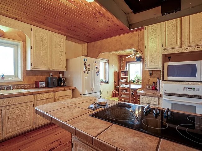 Building Photo - 29 Comanche Dr
