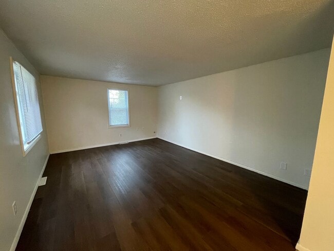 Building Photo - Three Bedroom Home in Portage