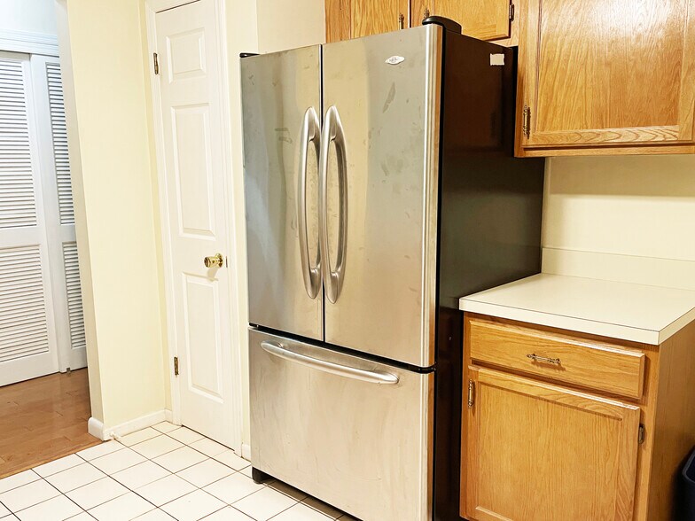 Building Photo - 12D Leva Dr