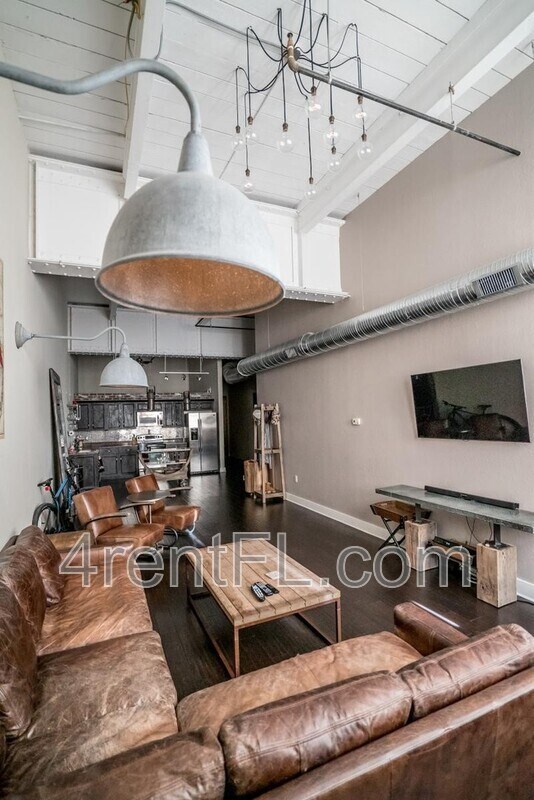 Building Photo - 1501 W Horatio St
