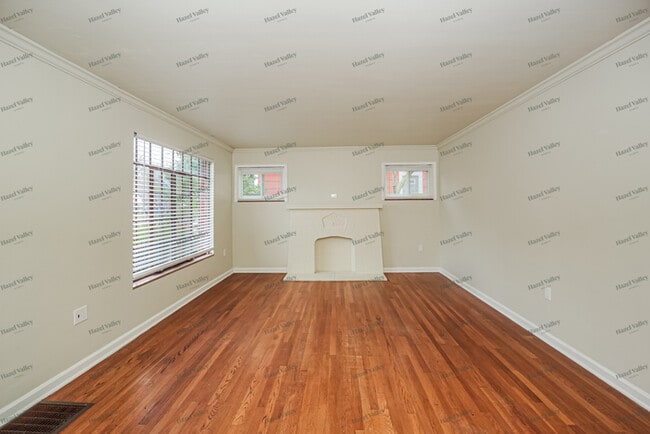 Building Photo - 84 Hartman St