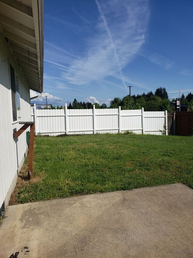 Building Photo - Charming Ranch-Style Home – 3 Bedroom, 2 Bath