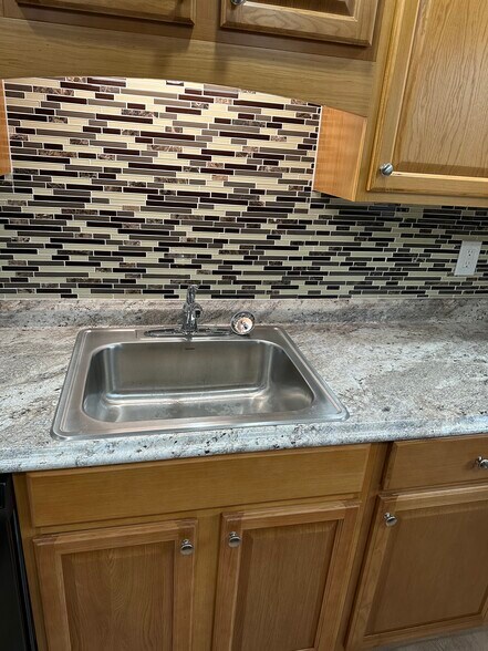 Building Photo - 292 Rumbold Ave