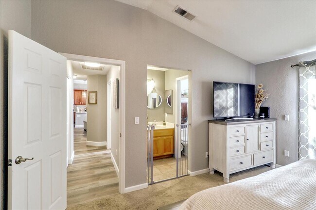 Building Photo - 1437 Promenade Cir