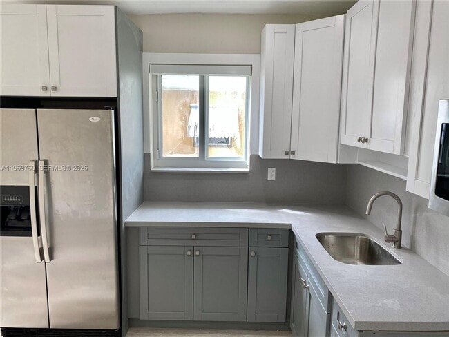 Building Photo - 1147 NE 113th St