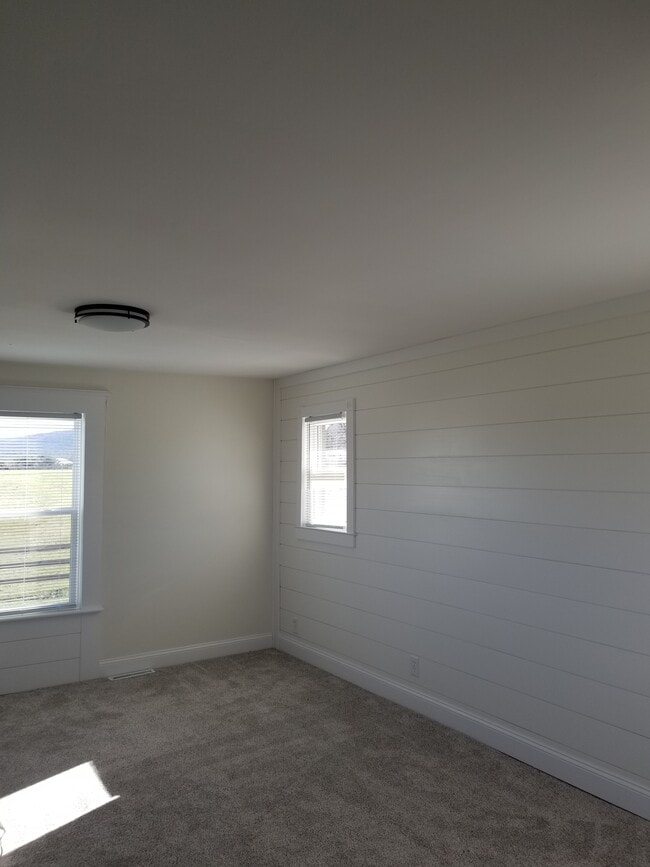 Building Photo - 6 Cloverleaf Ln
