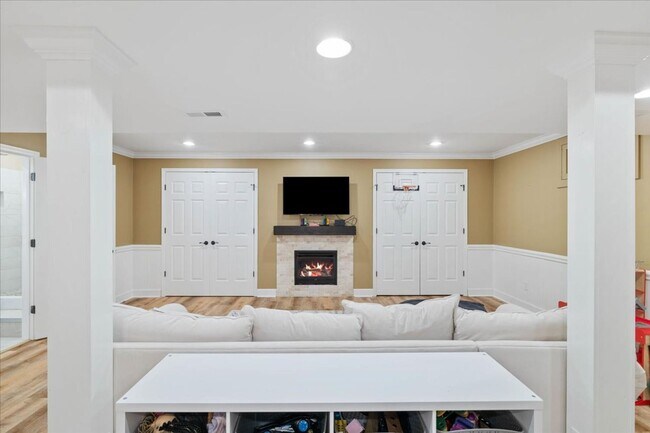 Building Photo - Spacious Home with Fenced Yard Exclusive A...