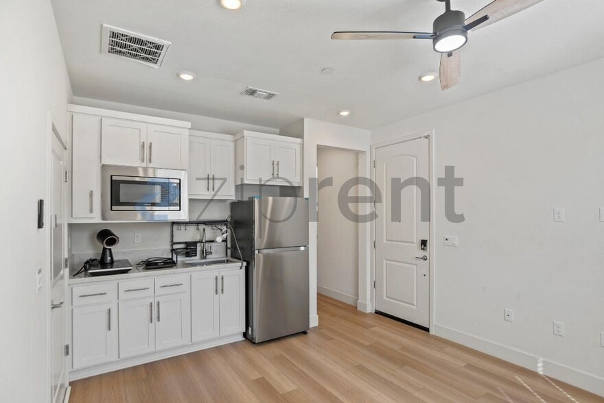 Building Photo - 5545 Oberon Ave