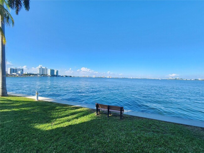 Building Photo - 1625 Kennedy Cswy