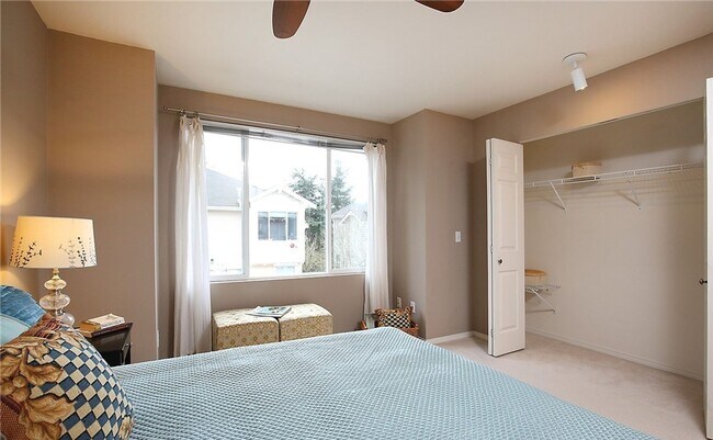 Building Photo - A Cambridge Townhome with 2 Beds and 2.5 B...