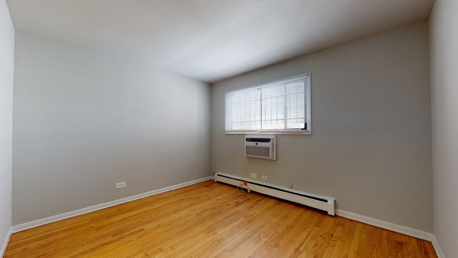 Building Photo - 1340 W Pratt Blvd