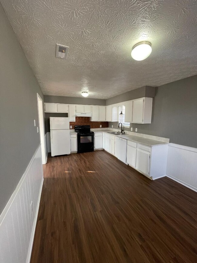 Building Photo - 416 Garden Park Dr