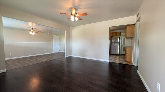 Building Photo - 303 Eggering Dr