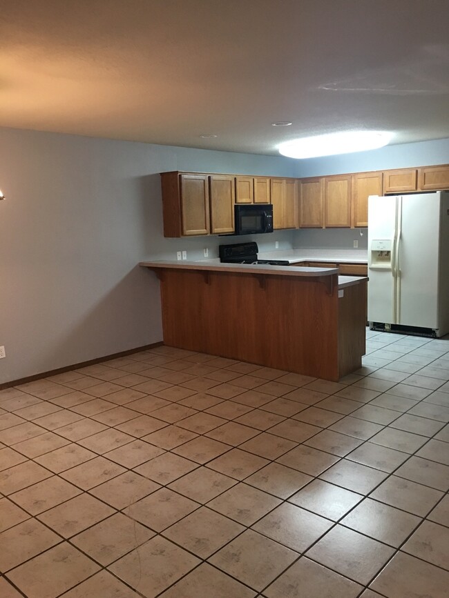 Building Photo - 1095 Grinnel Cir