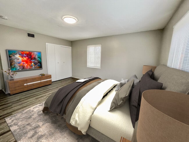 Building Photo - Royal Oaks