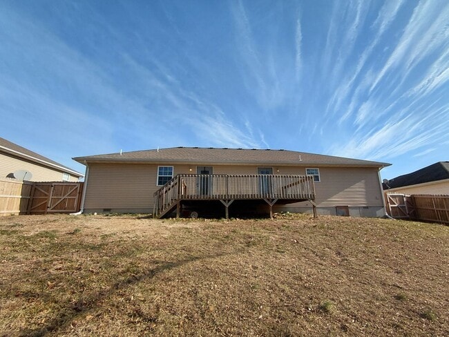 Building Photo - Beautiful home close to post