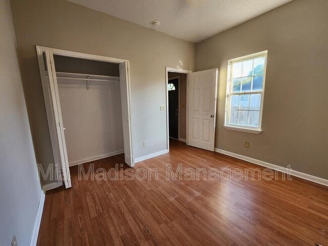Building Photo - 620 W Anderson Ln