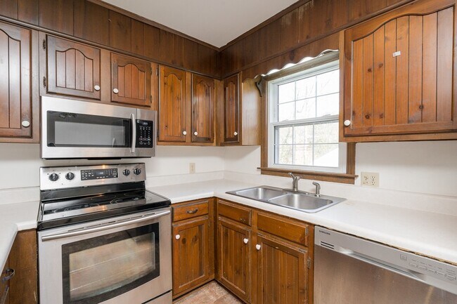 Building Photo - Bon Air Home For Rent