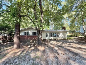 Building Photo - 1301 Shannon Dr
