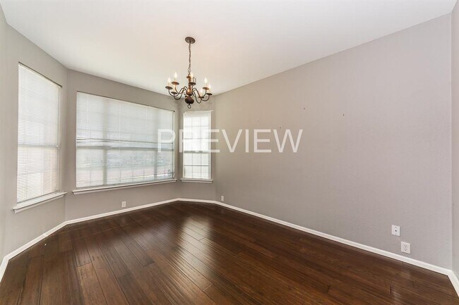 Building Photo - 2504 Prospect Hill Dr